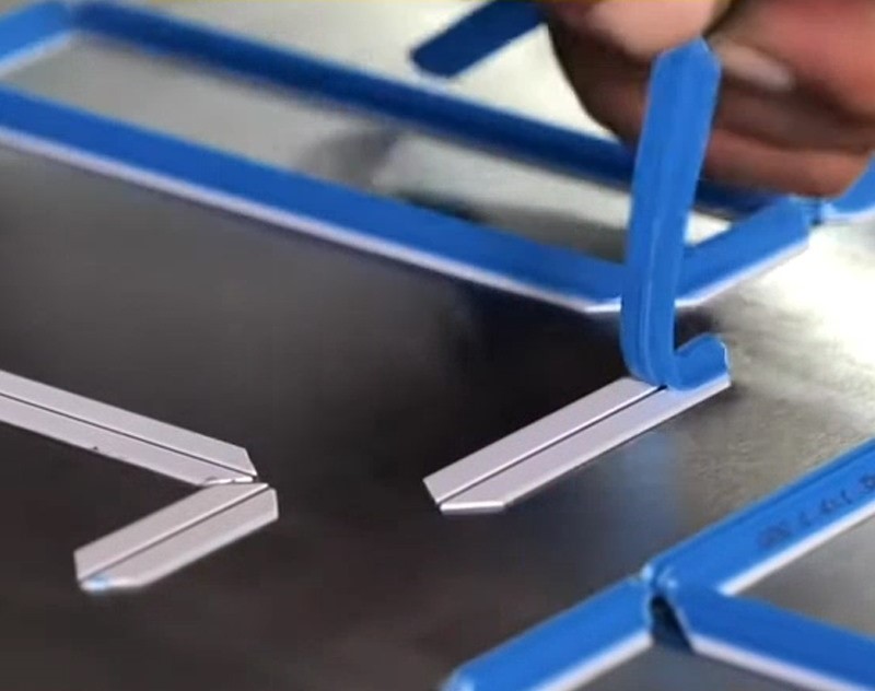 SEE CROCS压痕线：品牌价值与客户信任