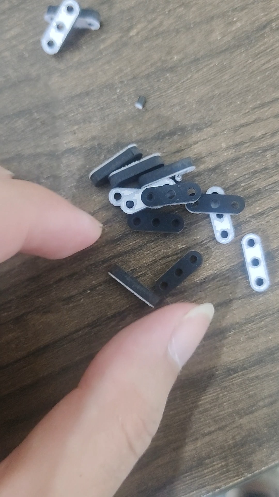 耐高温硅胶垫片如何提升排线电路可靠性(图2) 耐高温硅胶垫片如何提升排线电路可靠性(图2)